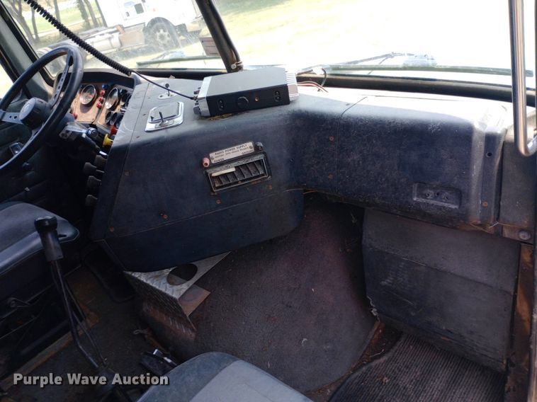 image for item NY9375 1991 Volvo White GMC semi truck