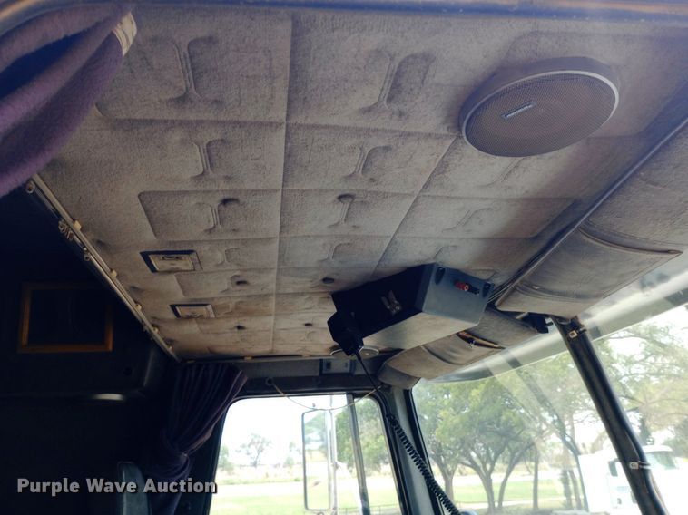 image for item NY9375 1991 Volvo White GMC semi truck