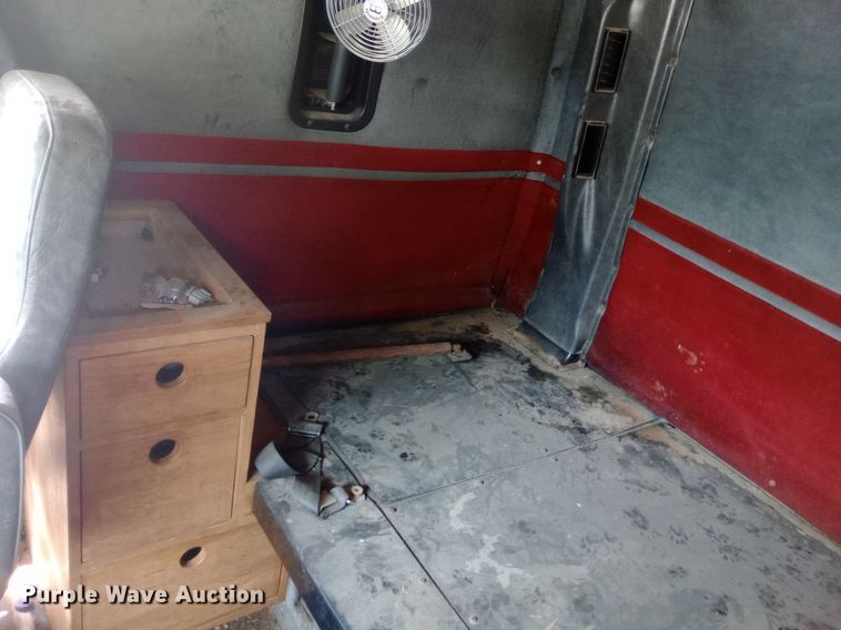 image for item NY9375 1991 Volvo White GMC semi truck