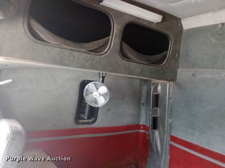 image for item NY9375 1991 Volvo White GMC semi truck