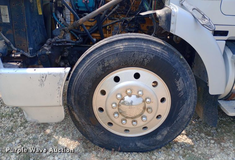 image for item NY9375 1991 Volvo White GMC semi truck