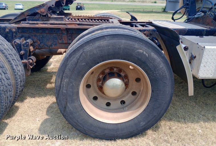 image for item NY9375 1991 Volvo White GMC semi truck