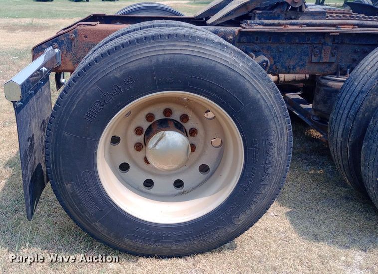 image for item NY9375 1991 Volvo White GMC semi truck