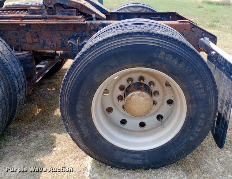 image for item NY9375 1991 Volvo White GMC semi truck