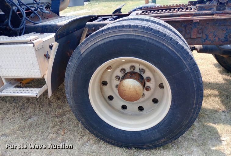 image for item NY9375 1991 Volvo White GMC semi truck