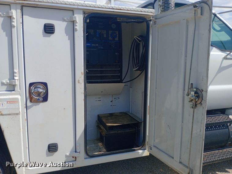 image for item NY9401 2006 Ford F750 Super Duty XLT utility / service truck