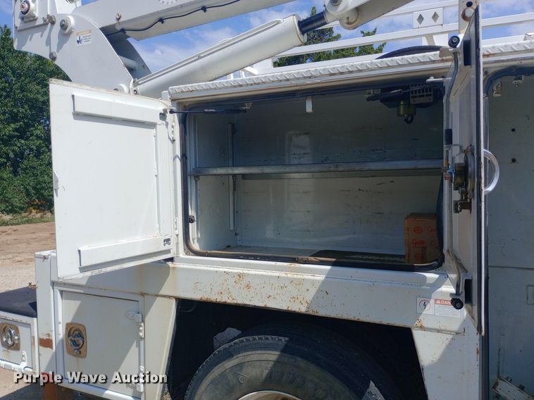 image for item NY9401 2006 Ford F750 Super Duty XLT utility / service truck