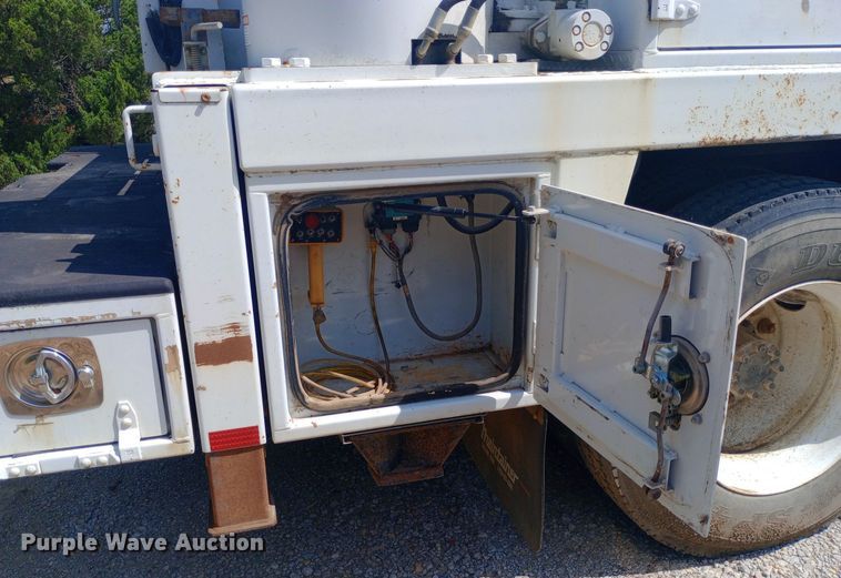 image for item NY9401 2006 Ford F750 Super Duty XLT utility / service truck