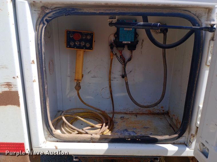 image for item NY9401 2006 Ford F750 Super Duty XLT utility / service truck