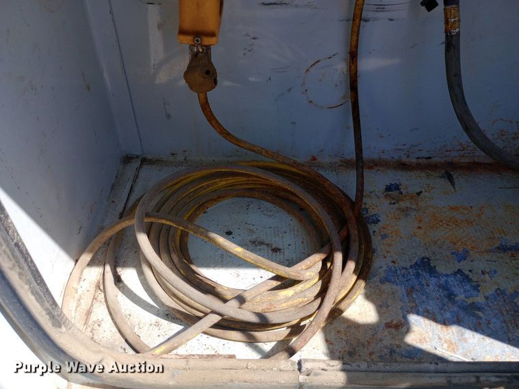 image for item NY9401 2006 Ford F750 Super Duty XLT utility / service truck