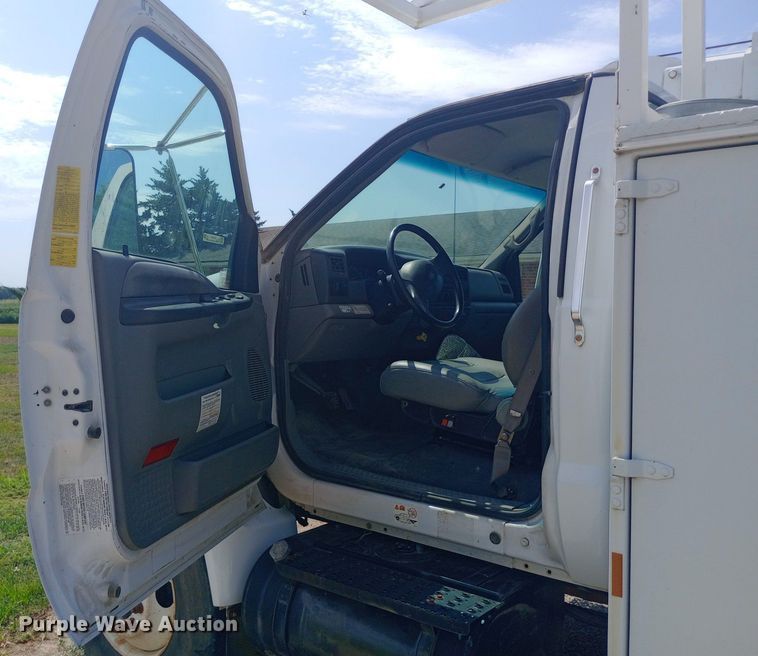 image for item NY9401 2006 Ford F750 Super Duty XLT utility / service truck