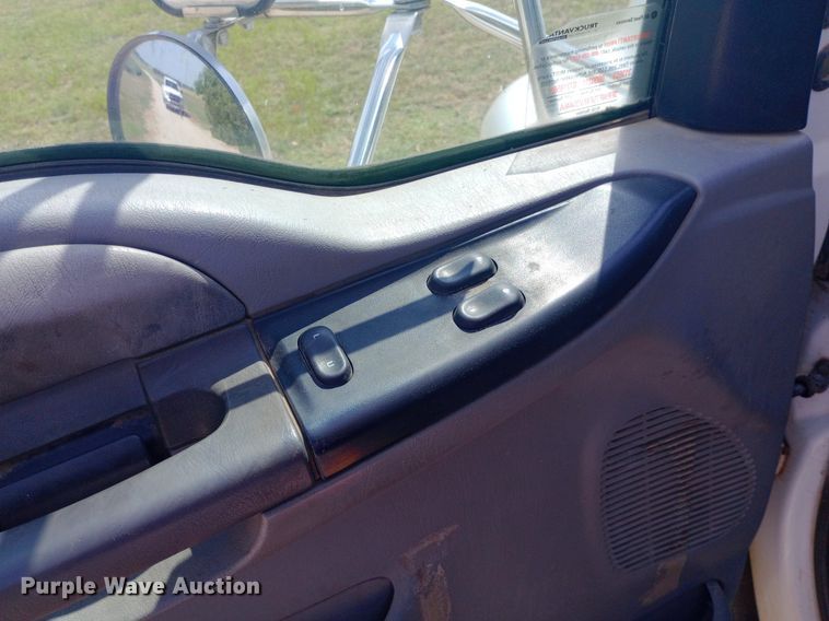 image for item NY9401 2006 Ford F750 Super Duty XLT utility / service truck