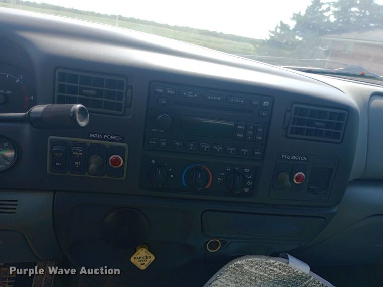 image for item NY9401 2006 Ford F750 Super Duty XLT utility / service truck