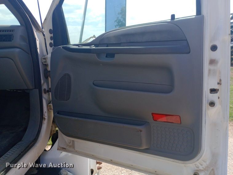 image for item NY9401 2006 Ford F750 Super Duty XLT utility / service truck