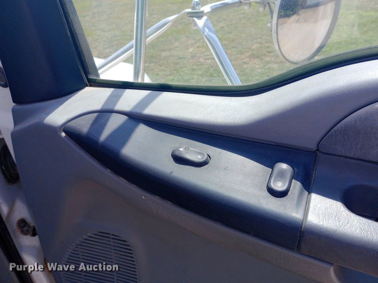 image for item NY9401 2006 Ford F750 Super Duty XLT utility / service truck