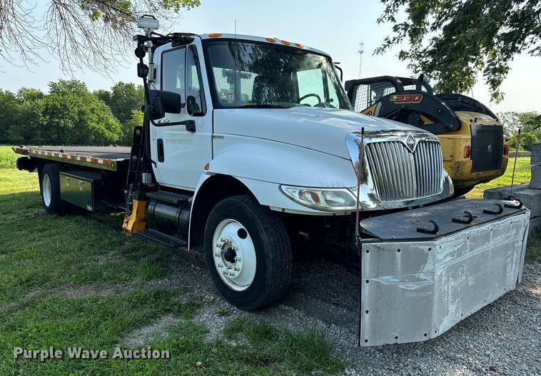 image for item OF9791 2009 International  DuraStar 4300  rollback truck