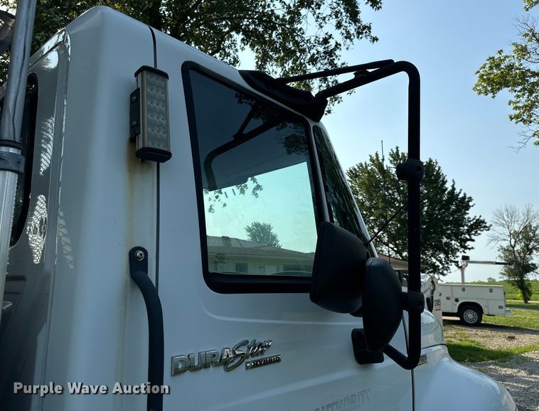 image for item OF9791 2009 International  DuraStar 4300  rollback truck