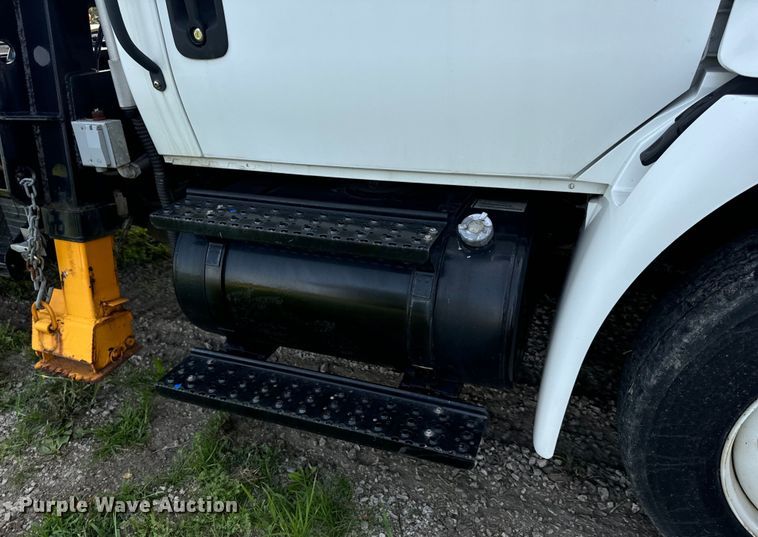 image for item OF9791 2009 International  DuraStar 4300  rollback truck