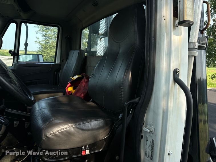 image for item OF9791 2009 International  DuraStar 4300  rollback truck