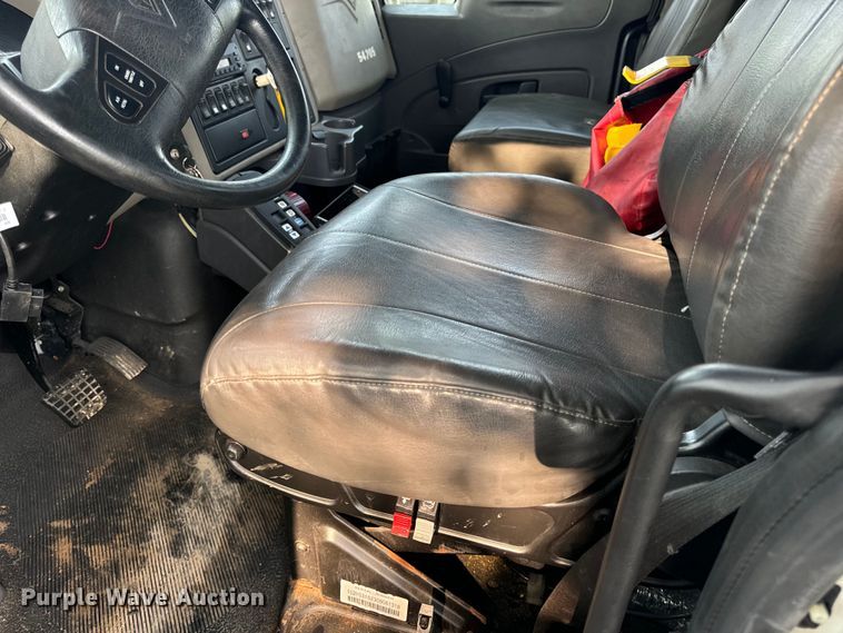 image for item OF9791 2009 International  DuraStar 4300  rollback truck