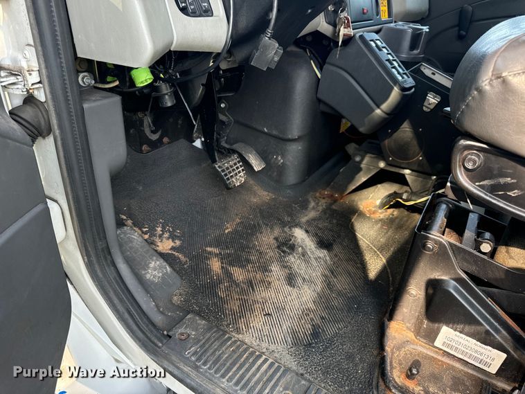 image for item OF9791 2009 International  DuraStar 4300  rollback truck