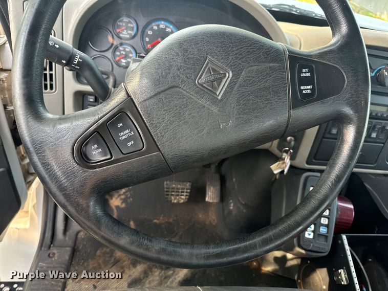 image for item OF9791 2009 International  DuraStar 4300  rollback truck