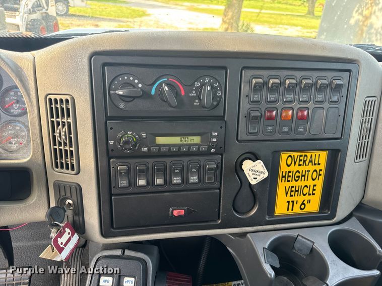 image for item OF9791 2009 International  DuraStar 4300  rollback truck