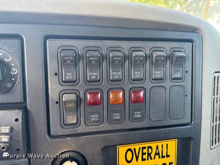 image for item OF9791 2009 International  DuraStar 4300  rollback truck