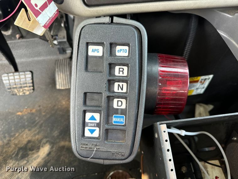 image for item OF9791 2009 International  DuraStar 4300  rollback truck