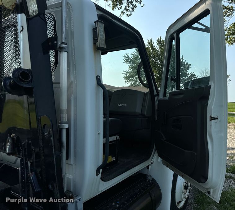 image for item OF9791 2009 International  DuraStar 4300  rollback truck