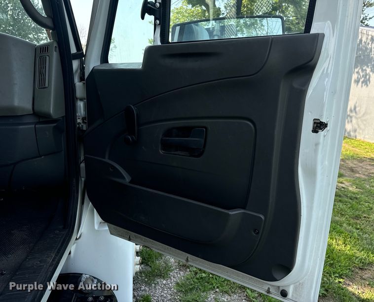 image for item OF9791 2009 International  DuraStar 4300  rollback truck