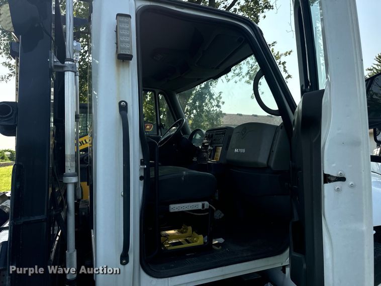 image for item OF9791 2009 International  DuraStar 4300  rollback truck