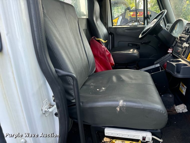 image for item OF9791 2009 International  DuraStar 4300  rollback truck