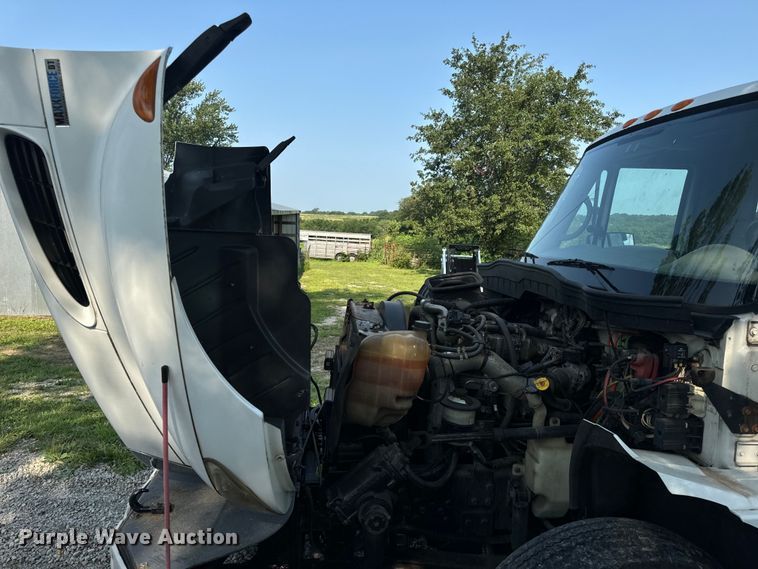 image for item OF9791 2009 International  DuraStar 4300  rollback truck