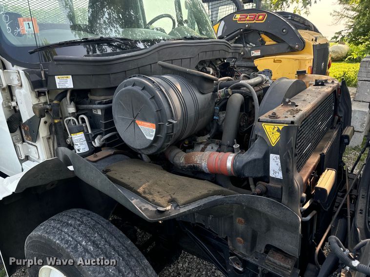 image for item OF9791 2009 International  DuraStar 4300  rollback truck