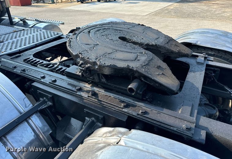 image for item OF9878 2003 Kenworth T800 semi truck