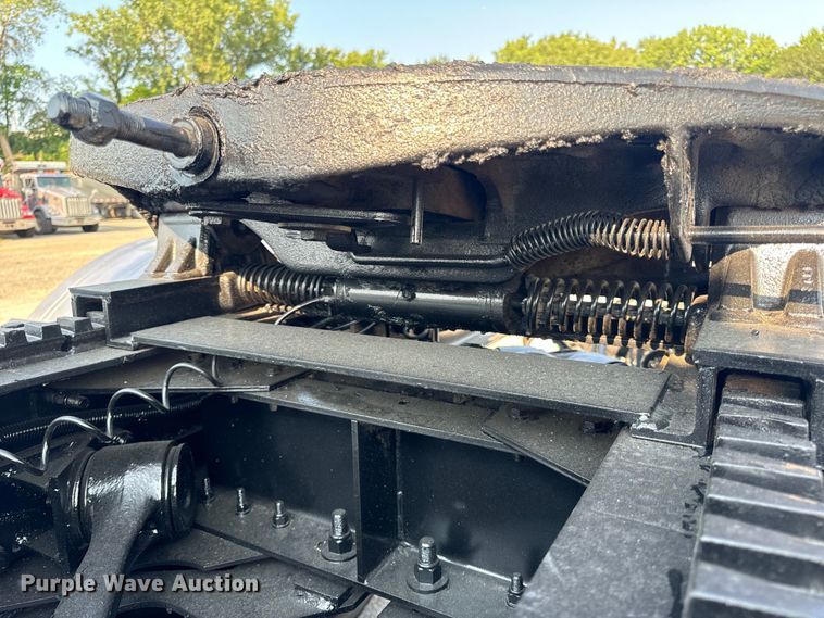 image for item OF9878 2003 Kenworth T800 semi truck