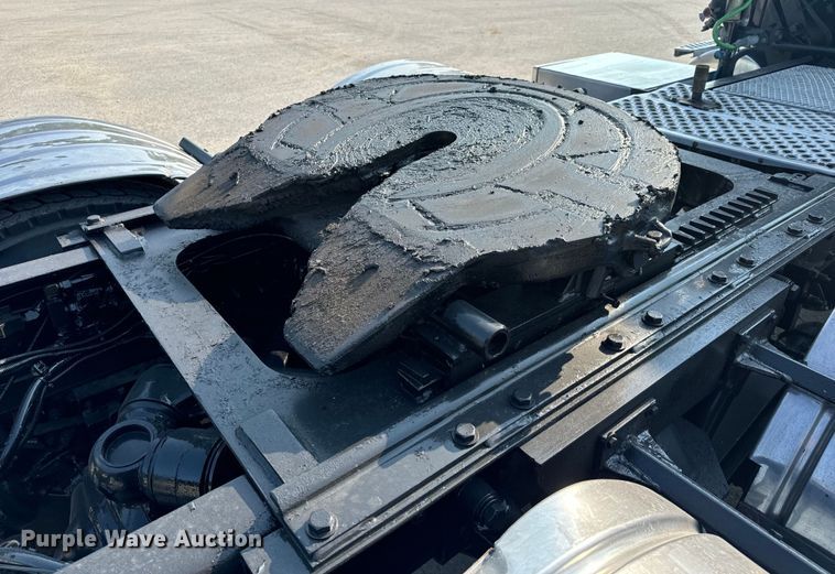 image for item OF9878 2003 Kenworth T800 semi truck