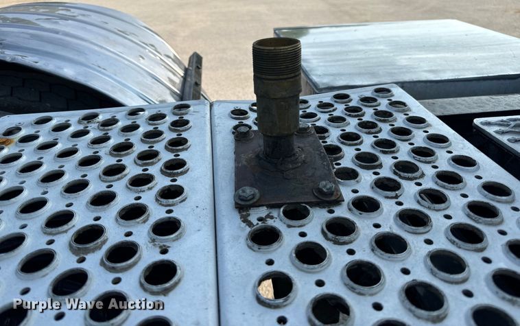 image for item OF9878 2003 Kenworth T800 semi truck