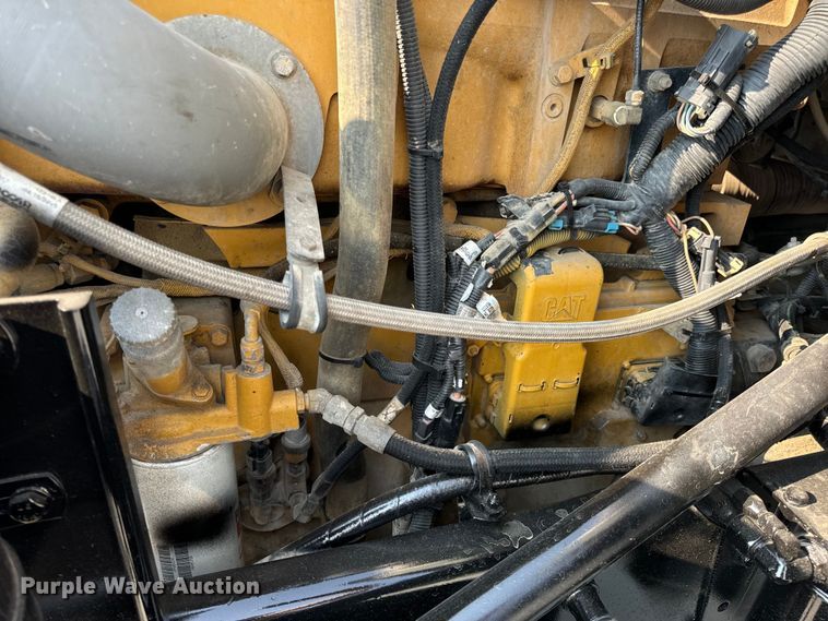 image for item OF9878 2003 Kenworth T800 semi truck