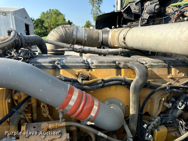 image for item OF9878 2003 Kenworth T800 semi truck