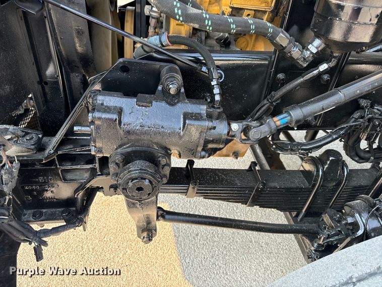 image for item OF9878 2003 Kenworth T800 semi truck