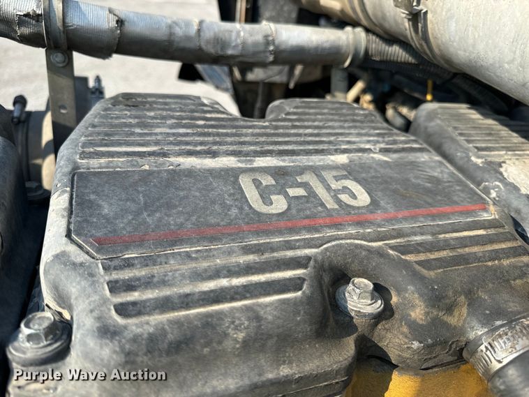 image for item OF9878 2003 Kenworth T800 semi truck