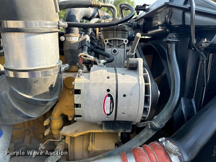 image for item OF9878 2003 Kenworth T800 semi truck