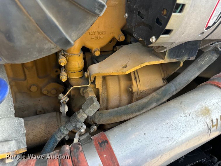 image for item OF9878 2003 Kenworth T800 semi truck