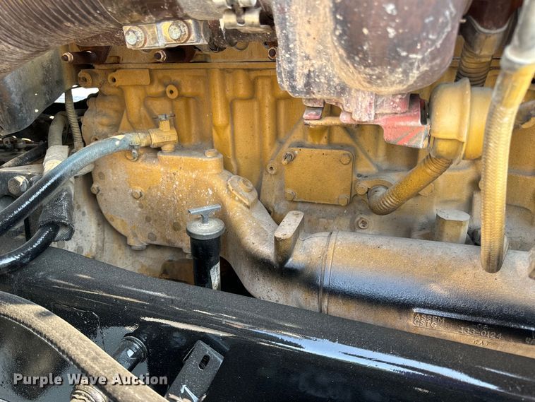 image for item OF9878 2003 Kenworth T800 semi truck