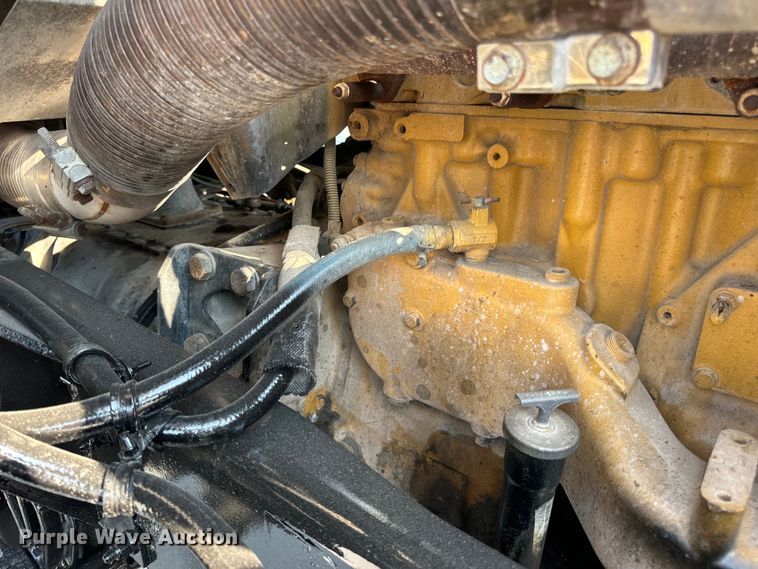 image for item OF9878 2003 Kenworth T800 semi truck