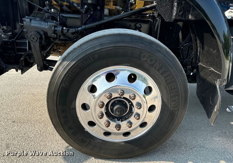 image for item OF9878 2003 Kenworth T800 semi truck