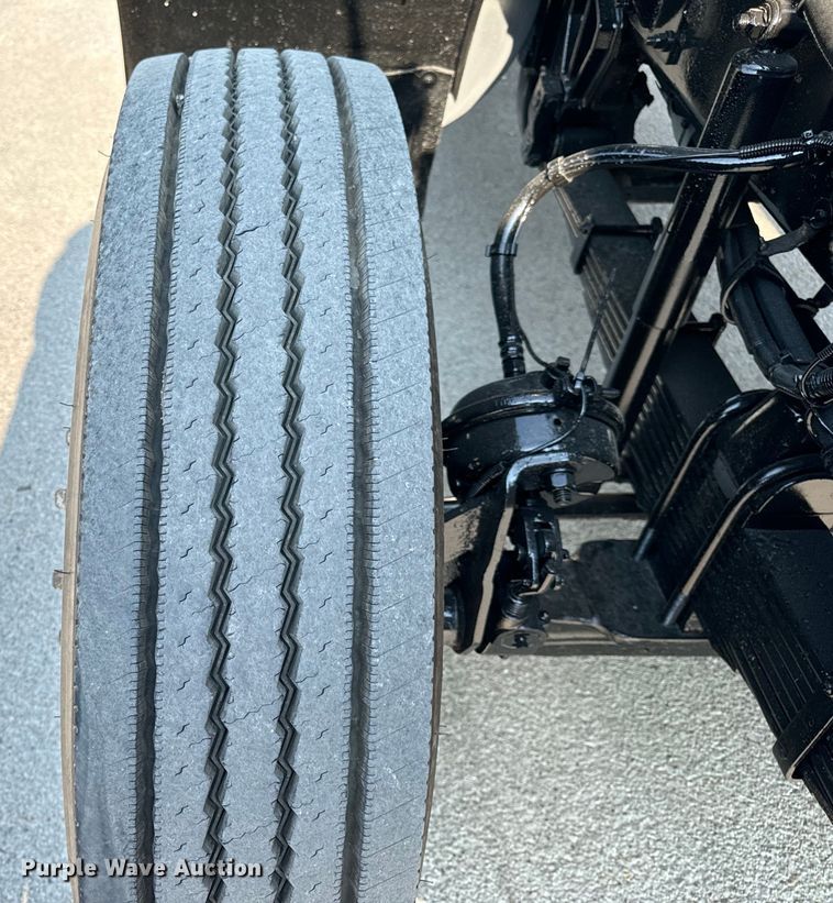 image for item OF9878 2003 Kenworth T800 semi truck