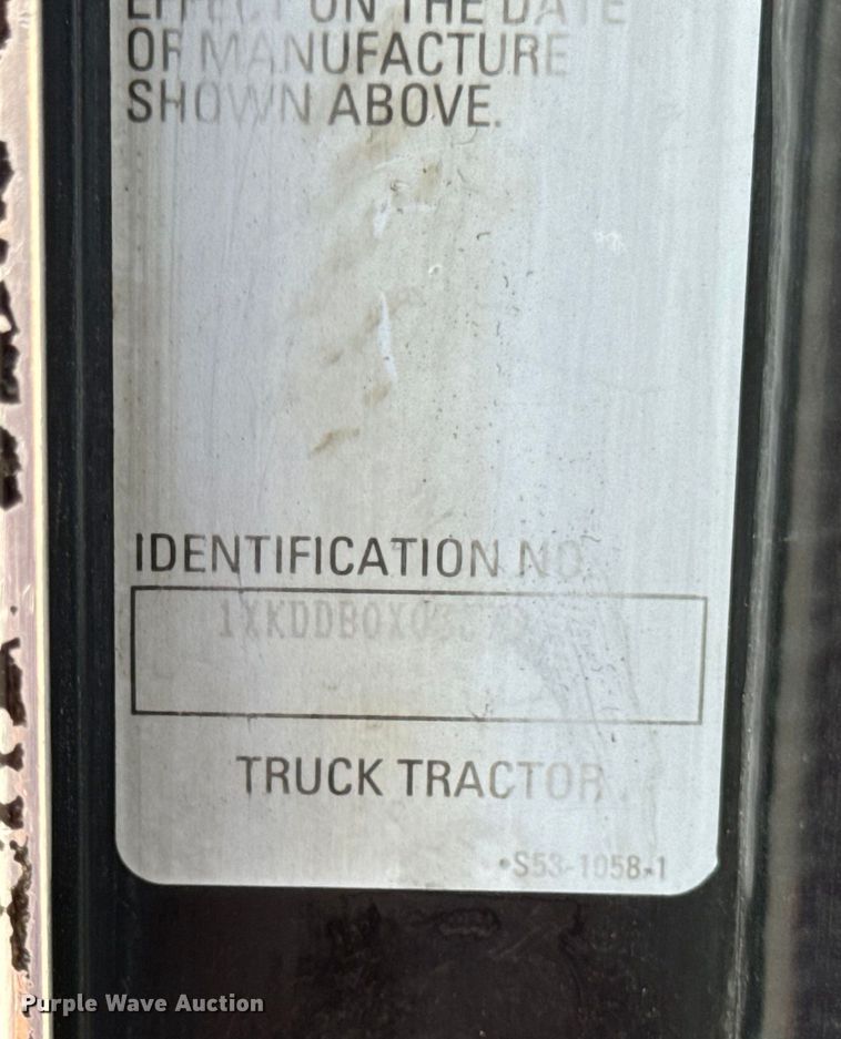 image for item OF9878 2003 Kenworth T800 semi truck